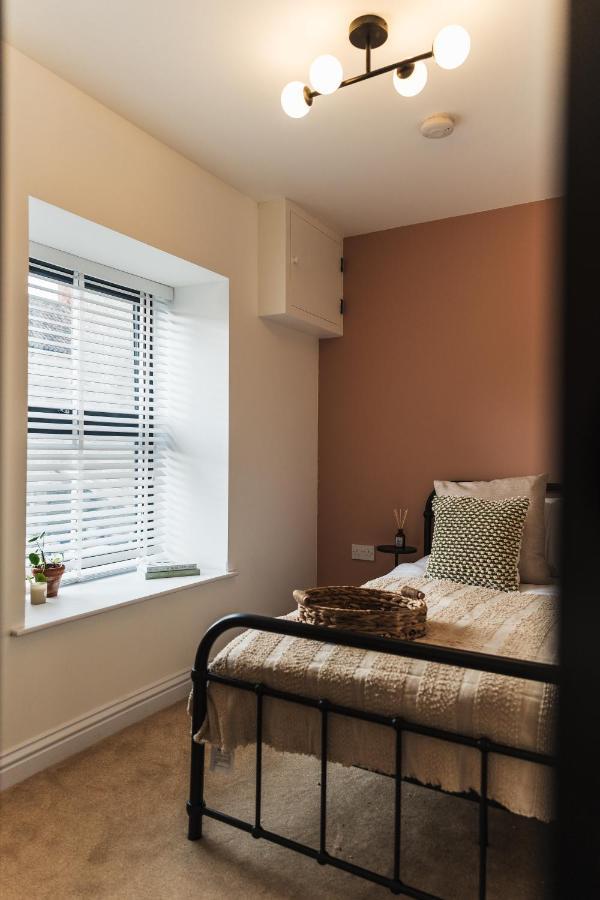 Wych Cottage, Striking 2 Bed, Parking, Ground Floor Flat - Step Free Somerton  Exterior foto